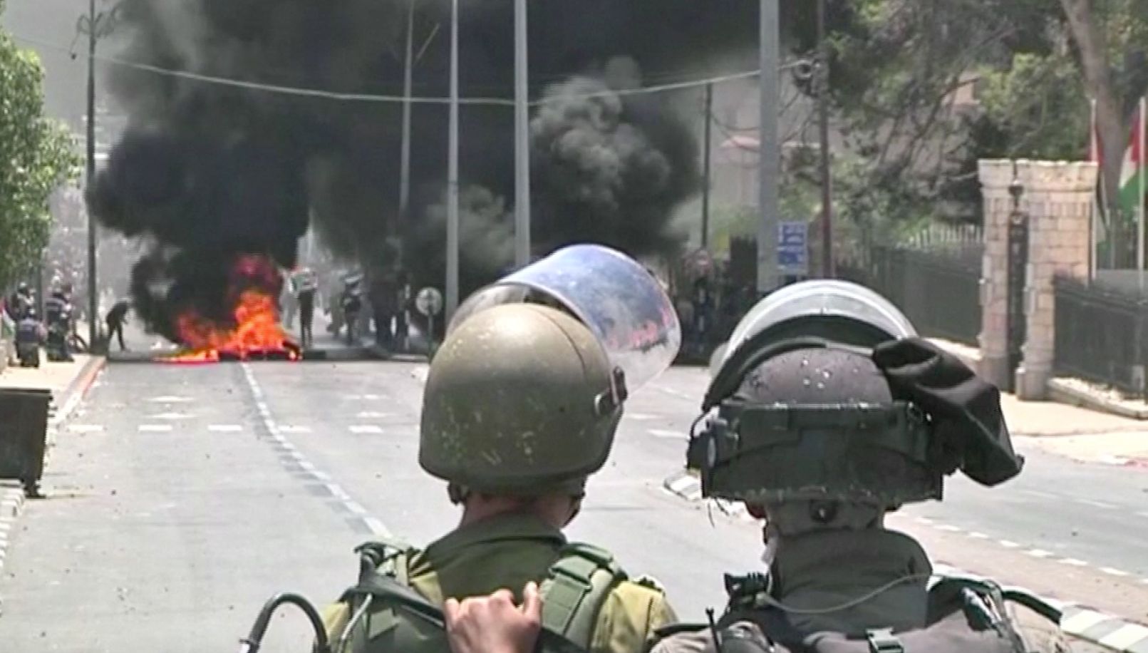 Palestinci se střetli s izraelskými vojáky v městech Západního břehu Jordánu.
