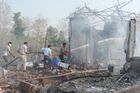 V Indii vybuchla továrna na pyrotechniku, 25 lidí zemřelo. Hasiči bojovali s požárem tři hodiny