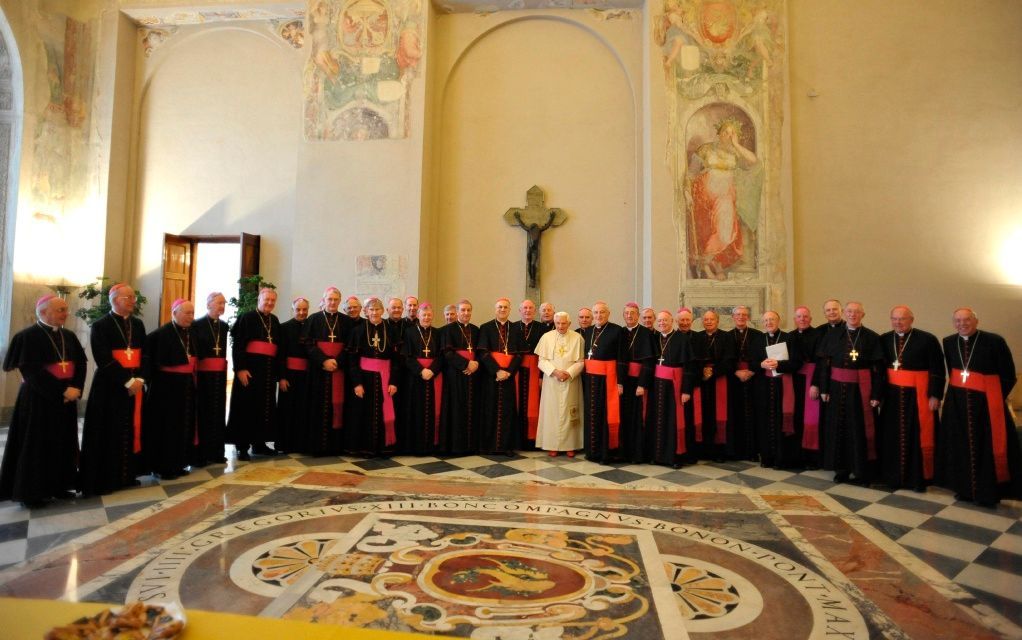 Papež diskutuje s irskými biskupy o zneužívání dětí