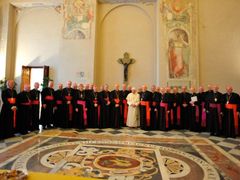 Papežova diskuse s irskými biskupy.