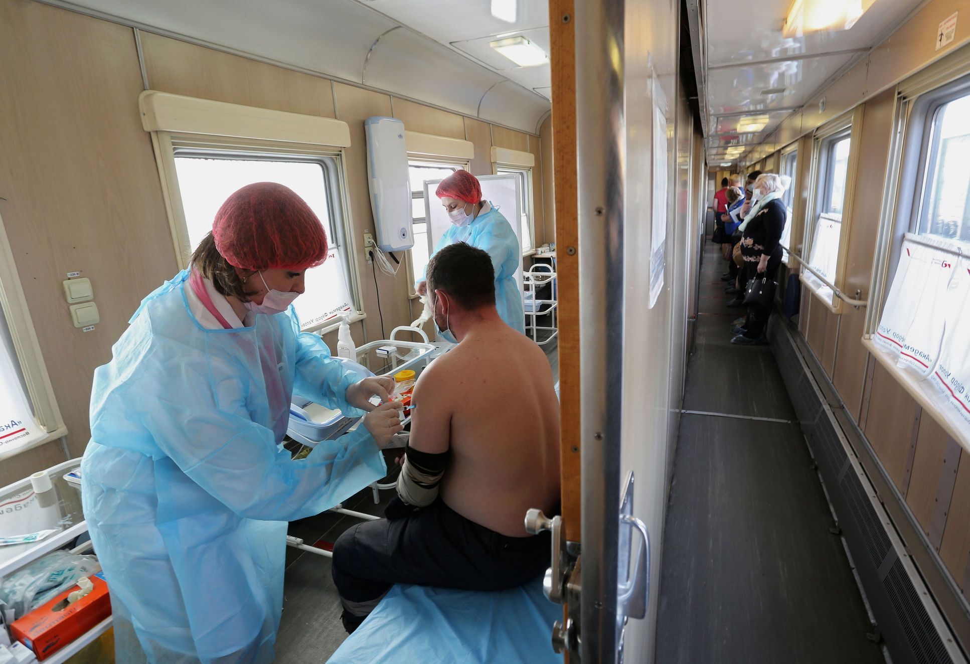 rusko očkování koronavirus sputnik V vlak