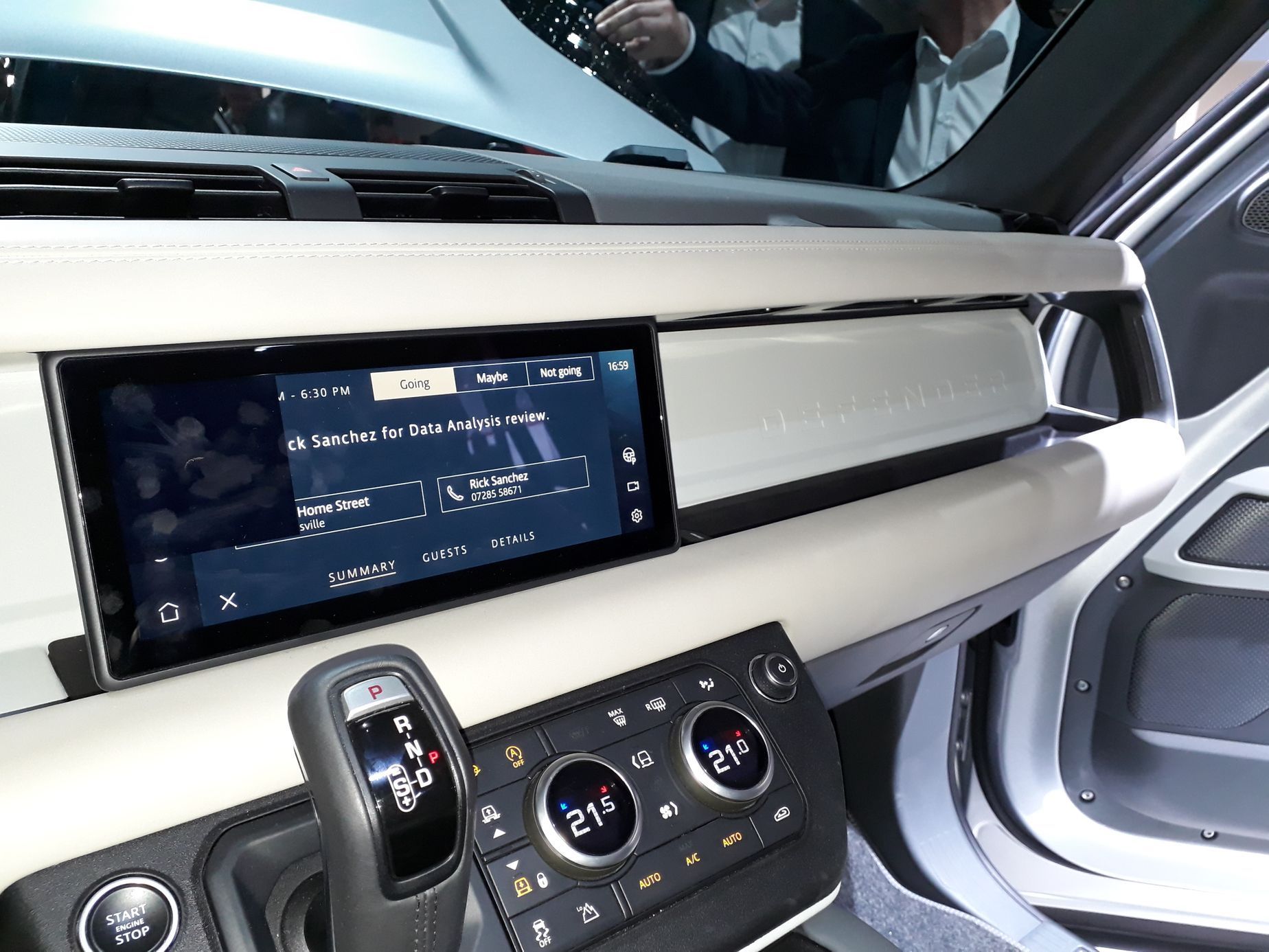 Land Rover Defender živě na IAA