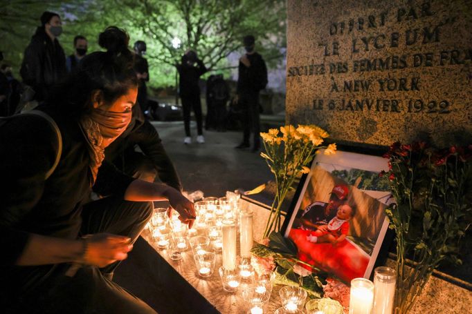 Po smrti 20letého Dauntea Wrighta protestují stovky lidí v americkém Minneapolisu proti policejnímu násilí.