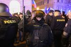 V pražských ulicích budou během svátku stovky policistů. Problémy chtějí řešit pokojně