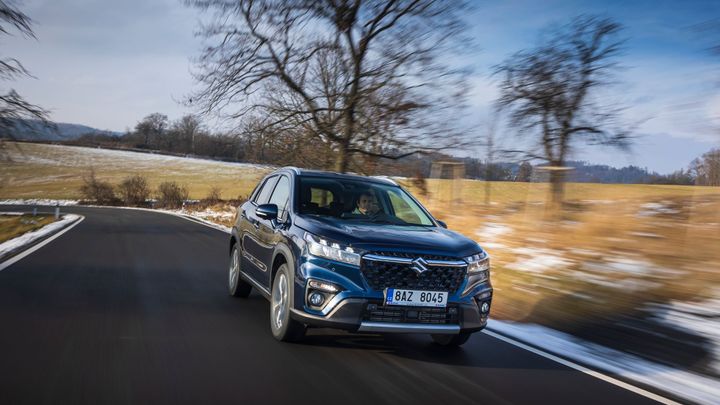 Automobilová královna Koloběžka. Suzuki S-Cross je nové i staré zároveň; Zdroj foto: Suzuki