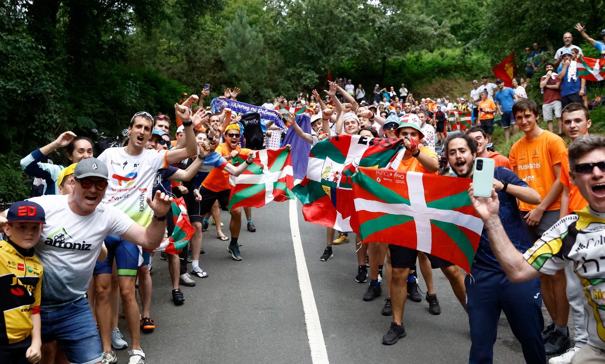 Tour de France 2023: Fanoušci v Baskicku