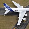 Airbus si v Paříži upiloval křídlo o budovu