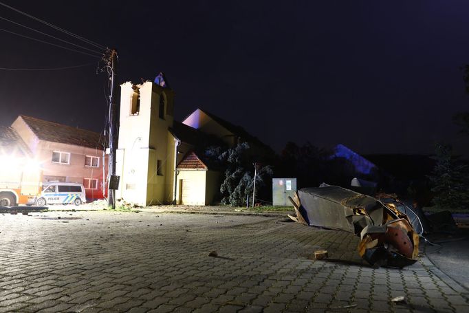 Obec Hrušky na Břeclavsku v noci ze čtvrtka na pátek.