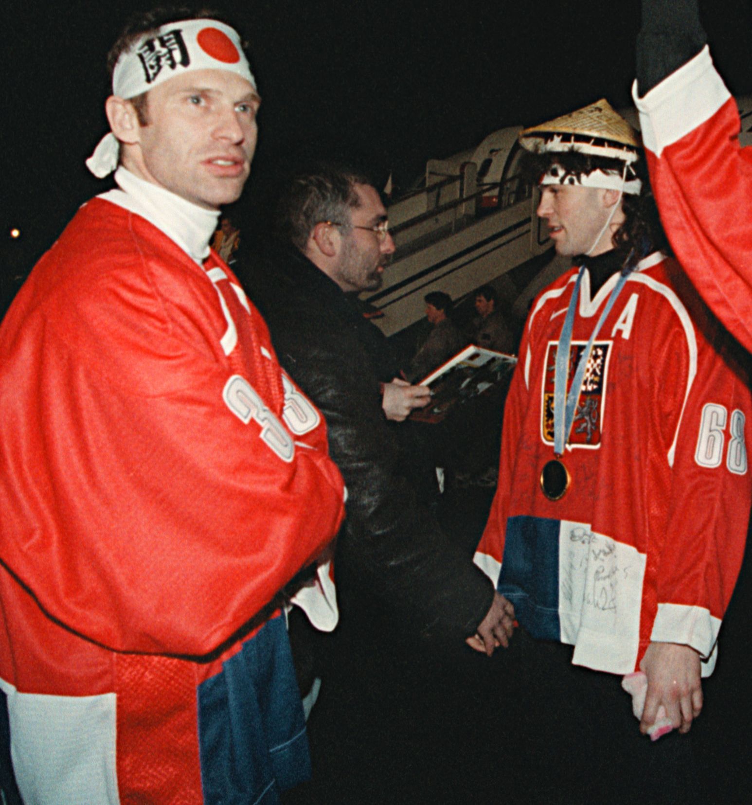 Archivní fotografie z Nagana 1998, olympijské hry, zlato z hokejového turnaje. Jágr a Hašek