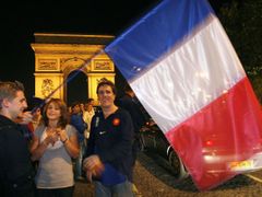 Francouzi v sobotu večer oslavovali postup na mistrovství světa v ragby. S tím zřejmě souvisel útok na Monetův obraz.