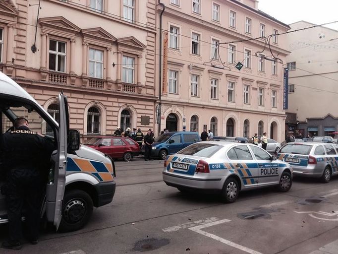 Podezření na bombu na úřadě městské části Praha 5.