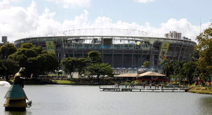 Manévry před zápasem Brazílie - Itálie na Poháru FIFA (Salvador, aréna Fonte Nova)