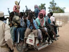 Somálští vládní vojáci - sem mají jít peníze zahraničních dárců