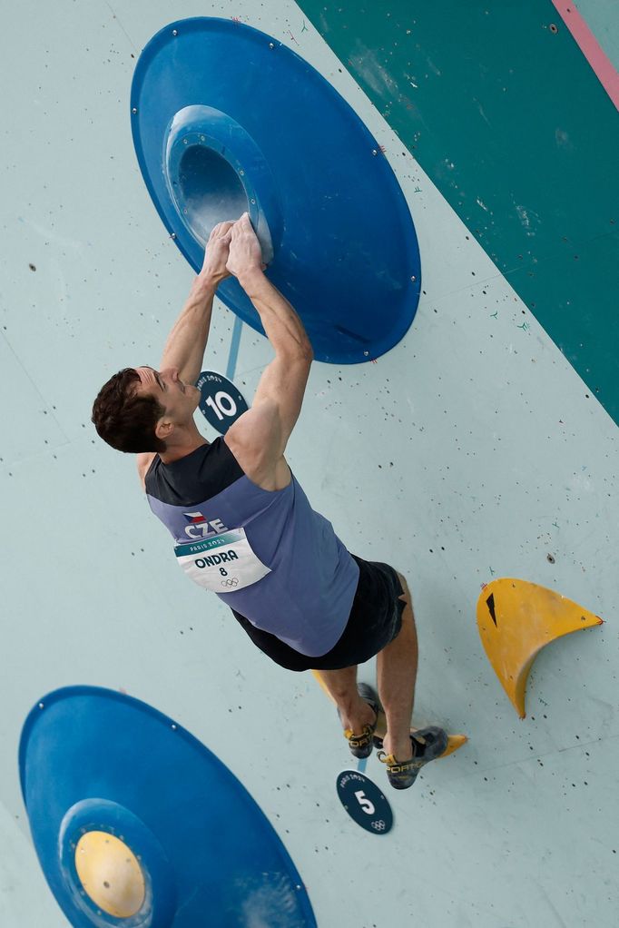 Český lezec Adam Ondra ve finále OH 2024 v Paříži