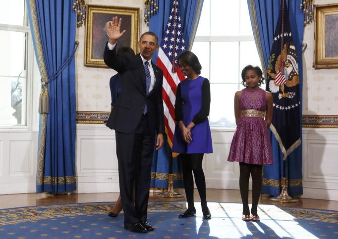 Barack Obama s dcerami Maliou (vlevo) a Sashou během druhé inaugurace.