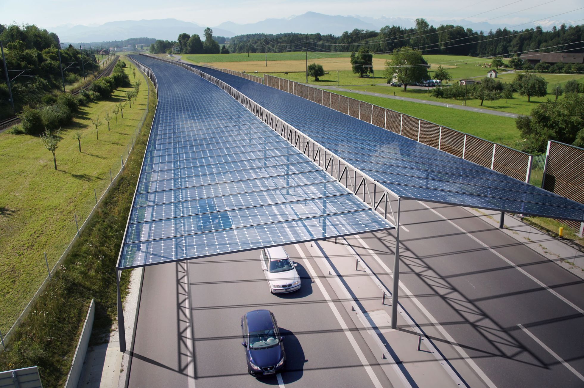 Vizualice solární střechy nad švýcarskou dálnicí A4 u obcí Dachlissen a Knonau, jižně od Curychu.