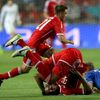 Obránce Bayernu Boateng v krkolomné pozici v Evropském Superpoháru
