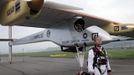 Solar Impulse project CEO and pilot Andre Borschberg looks at the sky before take off at Payerne airport May 24, 2012. The Solar Impulse HB-SIA prototype aircraft, which has 12,000 solar cells built into its 64.3 metres (193 feet) wings, attempted its first intercontinental flight from Payerne to Rabat in Morocco with a few days for a technical stop and a change of pilot in Madrid. This flight will act as a final rehearsal for the 2014 round-the-world flight. REUTERS/Denis Balibouse (SWITZERLAND - Tags: TRANSPORT SCIENCE TECHNOLOGY SOCIETY BUSINESS) Published: Kvě. 24, 2012, 7:39 dop.