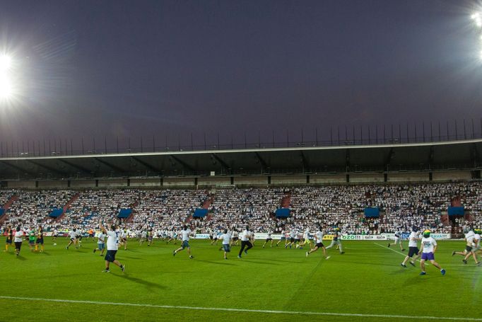 FNL, Baník-Opava: fanoušci Baníku na hřišti