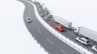 Traffic Jam Assist, neboli asistent pro jízdu v kolonách, využívá adaptivní tempomat a systém Lane Assist. V rychlostech pod 60 km/hod může vůz sám jet v příslušném jízdním pruhu a rovněž brzdit, zastavovat a zase se rozjíždět. Podmínkou je, aby měl řidič ruce na volantu.