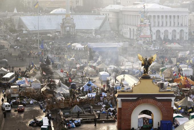 An aerial view shows the anti-government protesters camp in Independence Square in central Kiev, February 21, 2014.