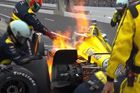 V Indianapolisu hořela formule favorita, nováček srazil své mechaniky jako kuželky