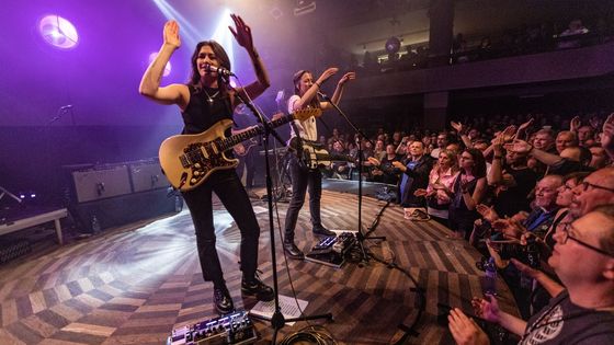 Příště na Colours. Jižanské sestry s kytarami Larkin Poe se od sebe nehnou na krok