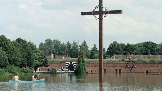 Obrazem: Před dvaceti lety vytvořila povodeň v severních Čechách obrovské jezero