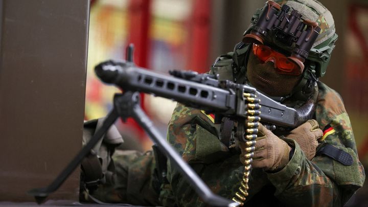 "Vydá Amerika své spojence psům?" Německo zbrojí a buduje nejsilnější armádu Evropy