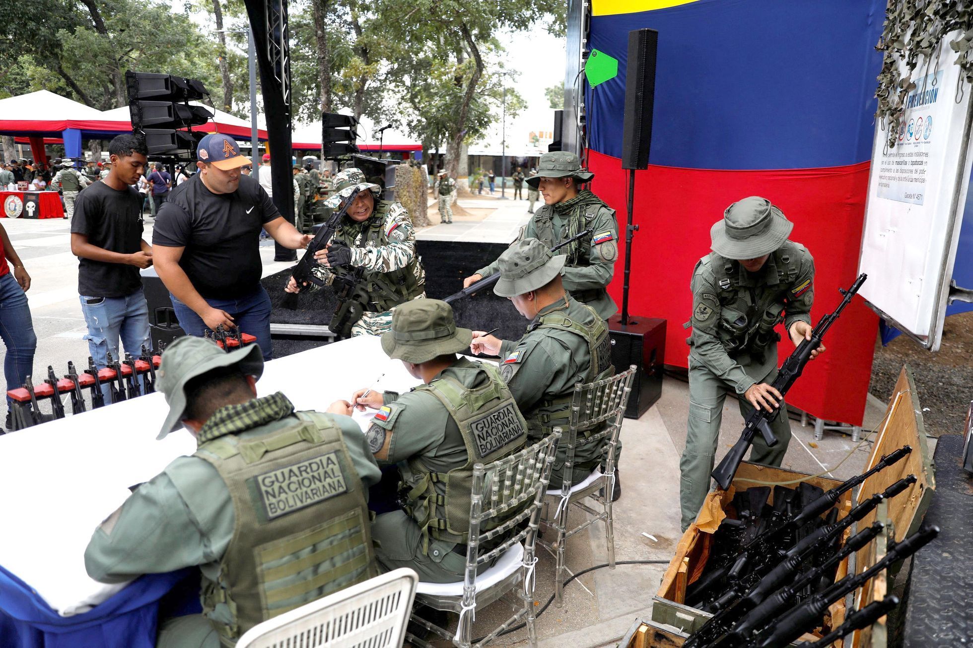 Venezuela, USA, armáda, dobrovolníci, Maduro, výcvik