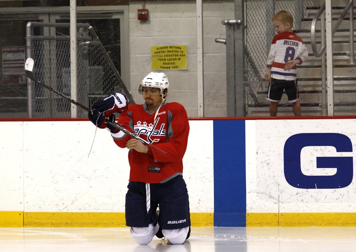 Trénink Washington Capitals před sérií s New York Rangers. Ovečkin a jeho fanoušek