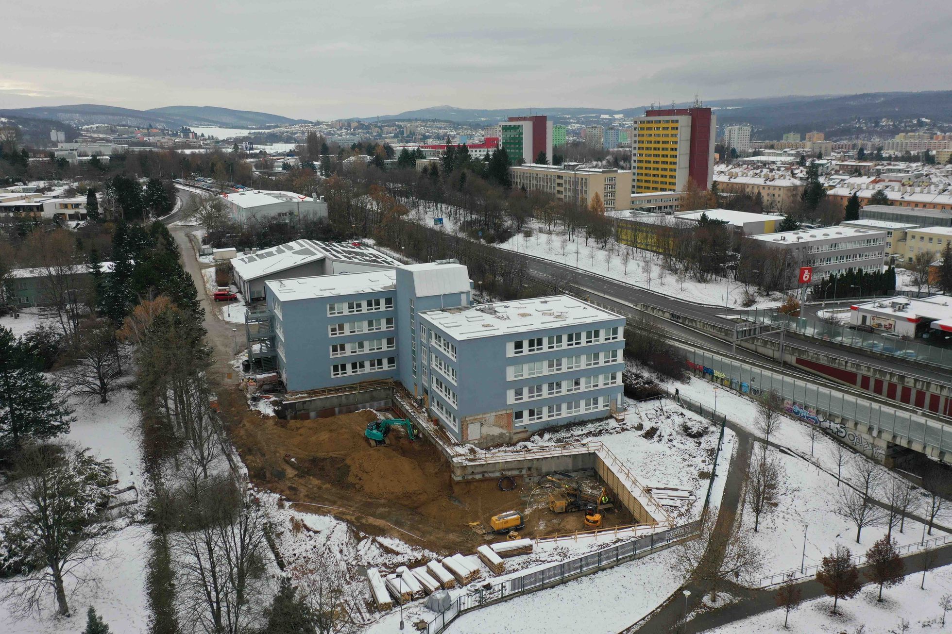 Labyrinth škola stavba