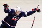 Hokej, MS 2013, USA - Finsko: Alex Galchenyuk slaví vítězný nájezd