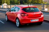 Nový Opel Astra svými liniemi navazuje na úspěšnou insignii