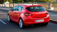 Nový Opel Astra svými liniemi navazuje na úspěšnou insignii