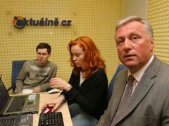 Mirek Topolánek již studio Aktuálně.cz zná - z politických on-line duelů.