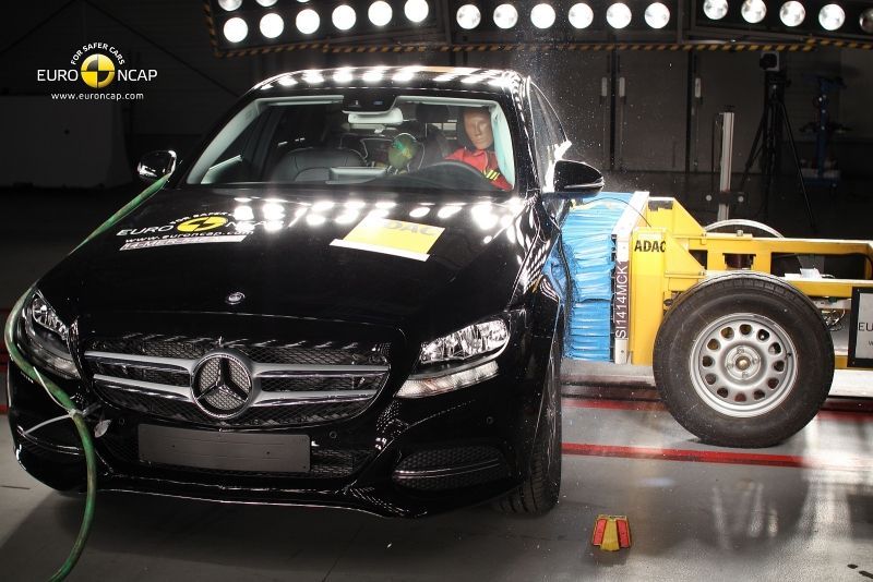 Crash test Mercedes-Benz třídy C (2014)
