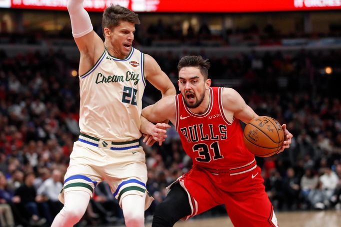 Dec 30, 2019; Chicago, Illinois, USA; Chicago Bulls guard Tomáš Satoranský (31) drives to the basket against Milwaukee Bucks guard Kyle Korver (26) during the second half