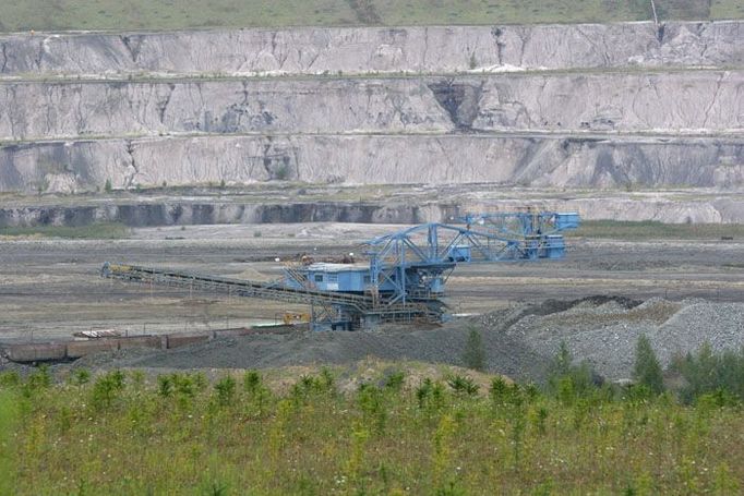 Místo bývalých lomů Medard a Libík vznikne jezero o ploše 550 ha. Je třeba ještě zarovnat dno, aby hloubka nepřesáhla 50 metrů. Hotovo by mělo být za dva roky.