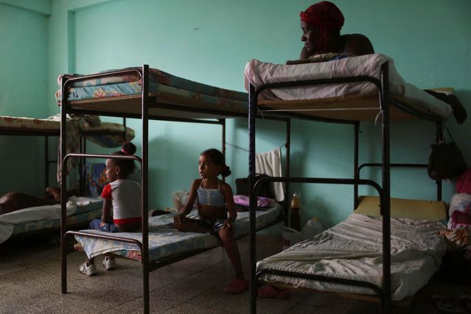 Hurikán Matthew napáchal škody na Haiti a Kubě, nyní se na něj připravují lidé na jihovýchodě USA.