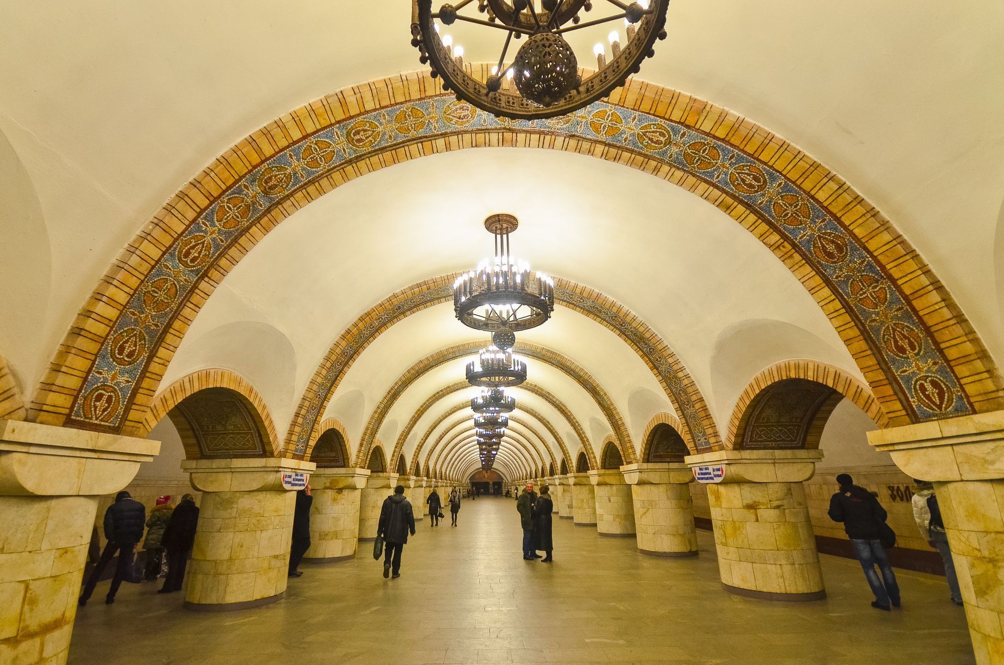 Arsenalna, Kyjev, Ukrajina, Metro, stanice, doprava, zahraničí, Magazín