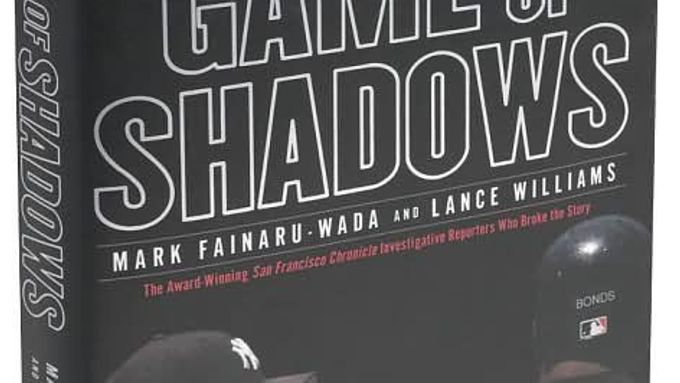 Kniha Hra stínů pojednává o dopingové aféře laboratoře BALCO a o jednom z nejslavnějších amerických baseballistů Barry Bondsovi.
