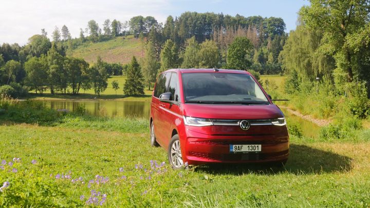 V roli "festivalové káry". Test Volkswagenu T7 Multivan s obytnou vestavbou; Zdroj foto: Eva Srpová