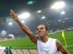 Kapitán špičkového fotbalového klubu Lazia Řím.