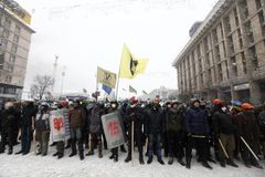 Zakládejte domobrany. Vyzývá Ukrajince opoziční Jaceňuk