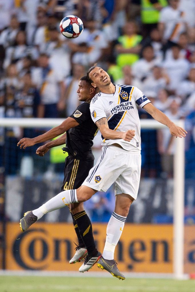 Zlatan Ibrahimovic a Eddie Segura.