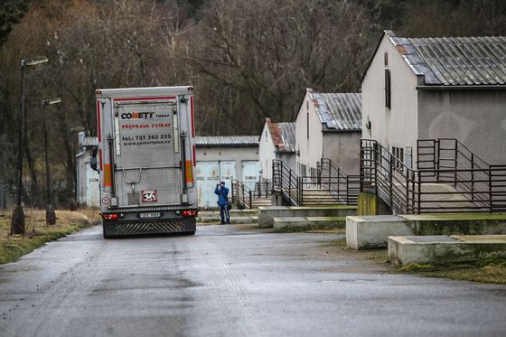 Na místě nyní stojí vepřín, který ukončil provoz v roce 2018