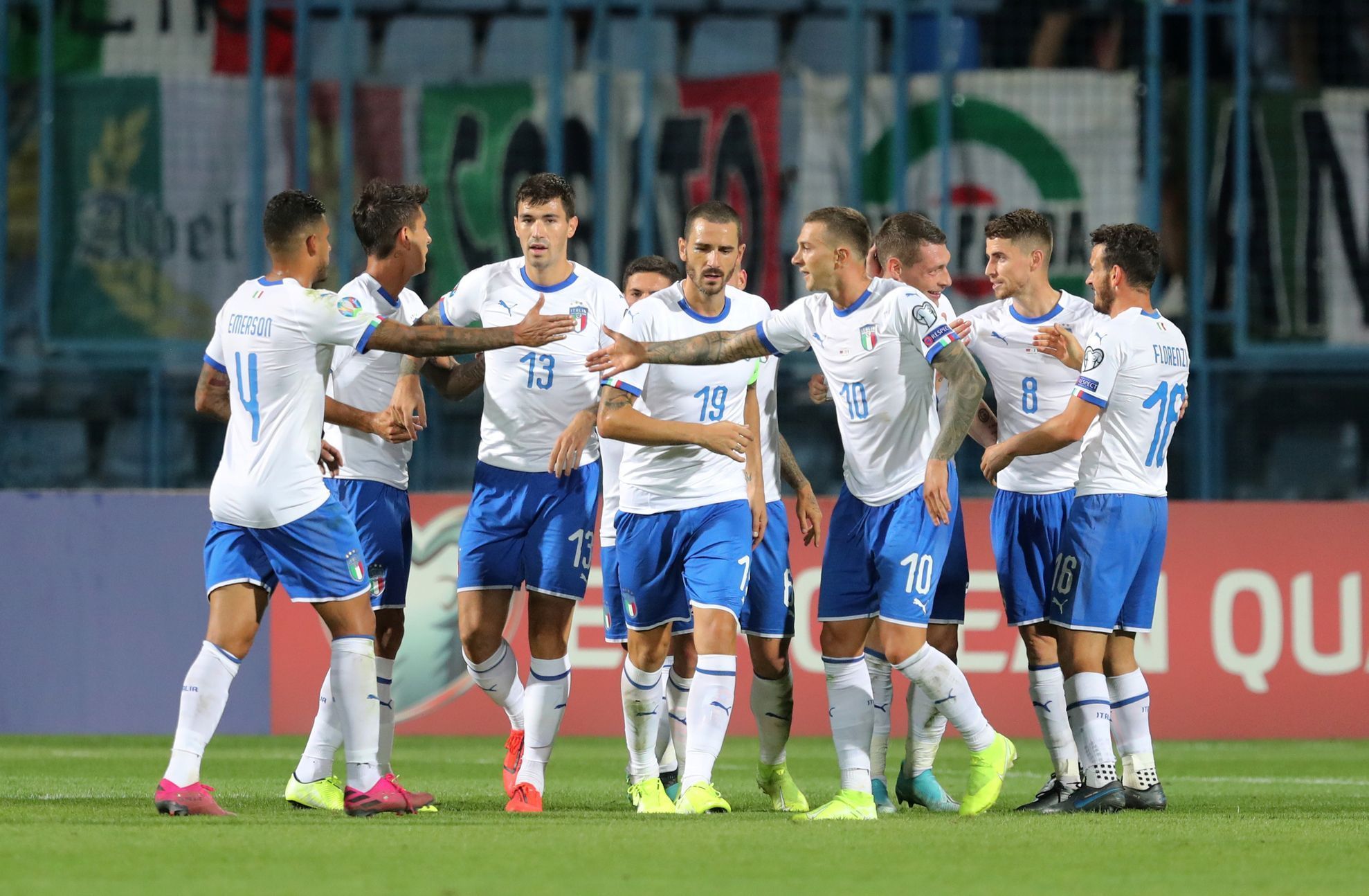 Fotbalisté Itálie slaví vítězství v kvalifikaci Eura 2020 na půdě Arménie