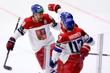 Češi udolali Švýcary v bláznivé bitvě. Pastrňák a Červenka udeřili v prodloužení