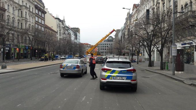 Evakuace dolní částí Václavského náměstí kvůli úniku plynu.